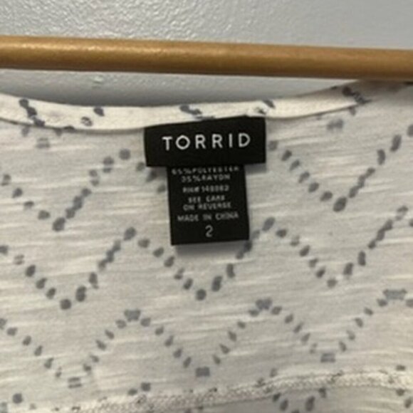 0424-10 Torrid Top with Peekaboo Sleeves - Picture 5 of 5